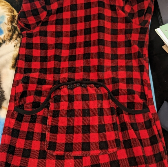 One piece pjs - Picture 1 of 2